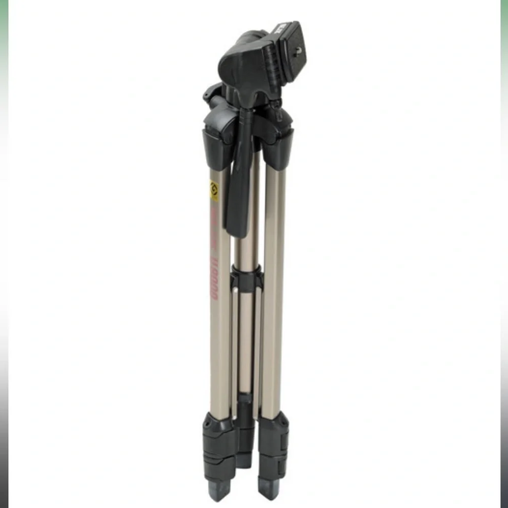 Slik U8000 Tripod with 3-Way, Pan-and-Tilt Head
